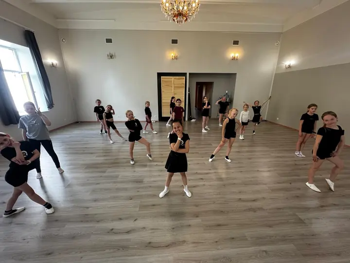 Dance Republicu trenn stuudios