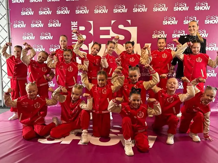 Dance Republicu tantsijad punastes kostüümides Best Show 2026 võistlusel