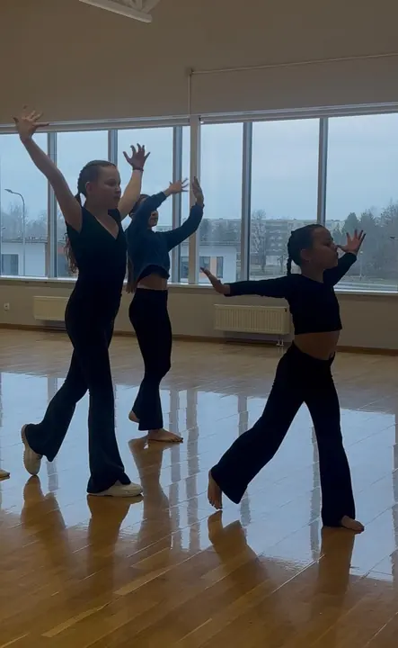 Dance Republicu trenn stuudios