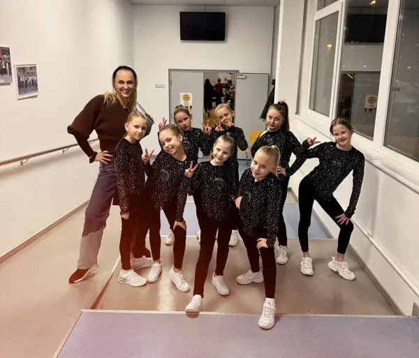 Treener Alissa ja tantsijad